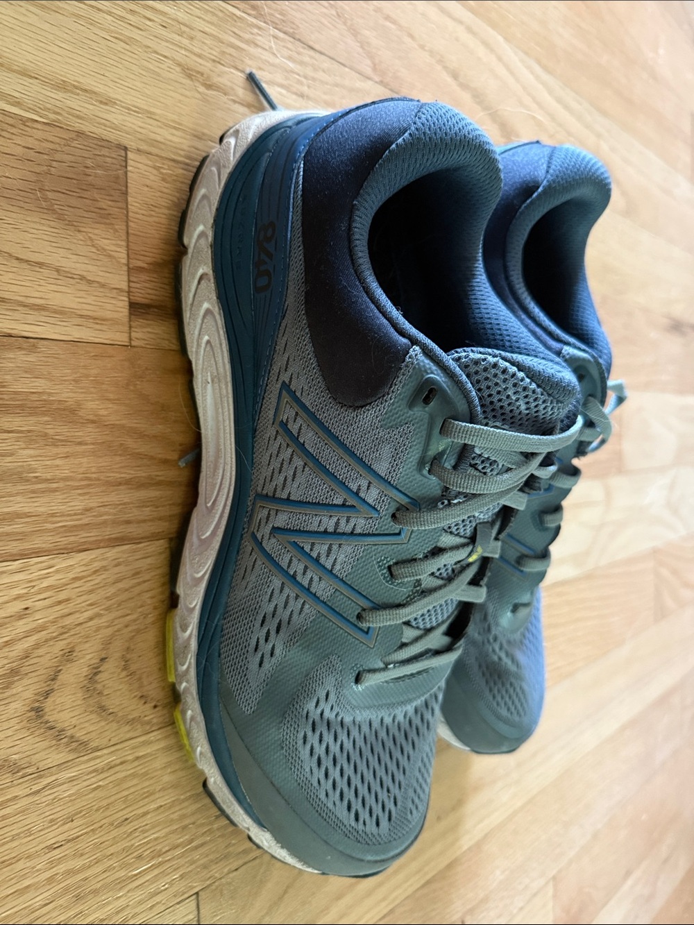 New Balance Men’s Teal/Blue Trail Running Sneakers